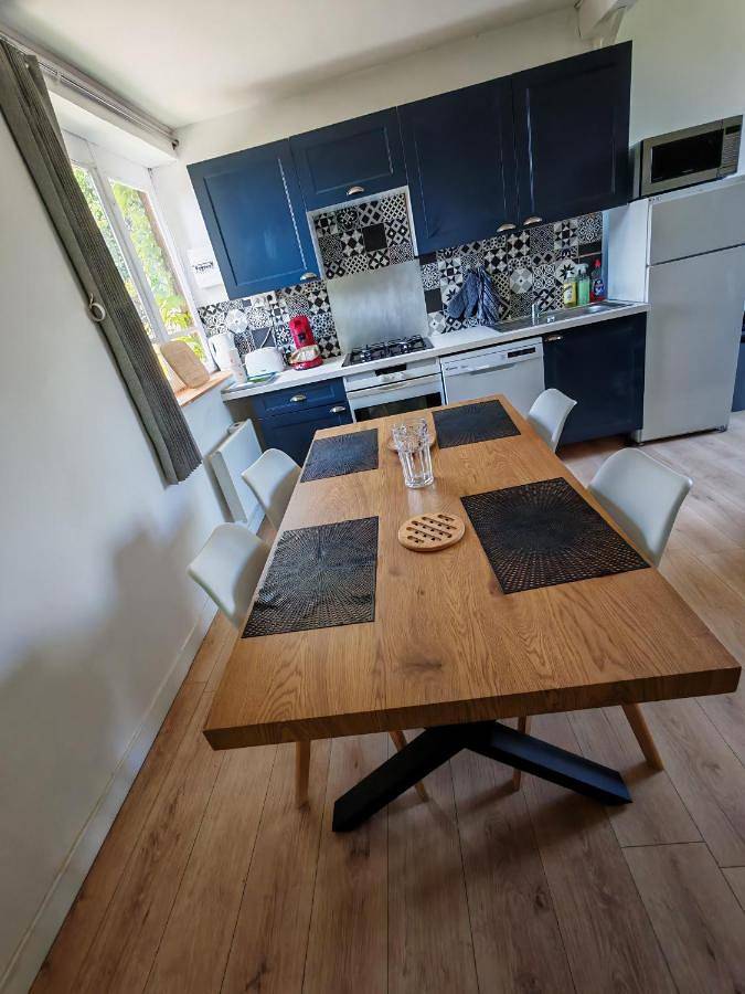 Location de vacances pour 4 personnes, avec piscine et terrasse ainsi que jardin et vue, animaux acceptés à Éguzon-Chantôme - 3