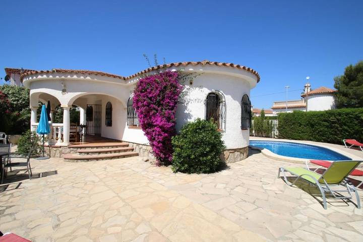 Villa pour 8 personnes, avec Terrasse et Jardin ainsi que Piscine et Vue à Miami Platja