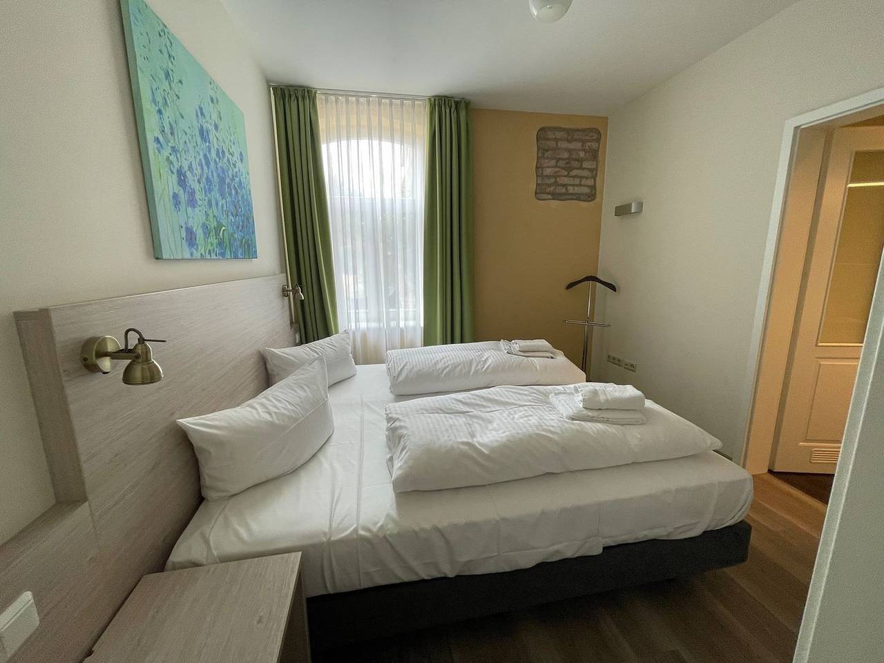 Ganze Wohnung, Komfortable Ferienwohnung Westflügel Knappe Gerhard mit Terrasse auf Usedom in Stolpe auf Usedom, Usedom