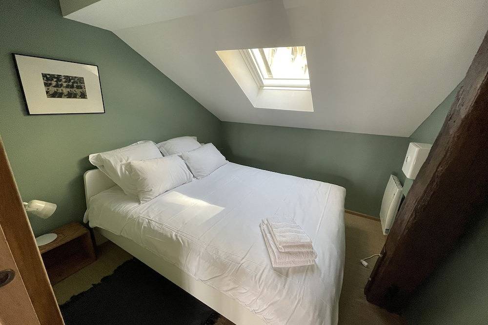 Apartamento entero, Habitacion Doble-Confortable-Baño privado-Vista al patio-Côté Cour in Nevers, Nièvre