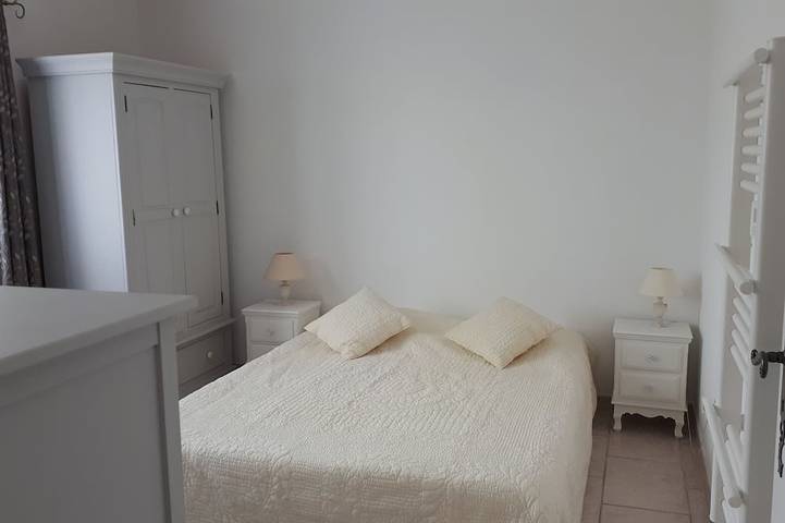 Gîte pour 2 personnes, avec jardin et jacuzzi à Velleron - 3