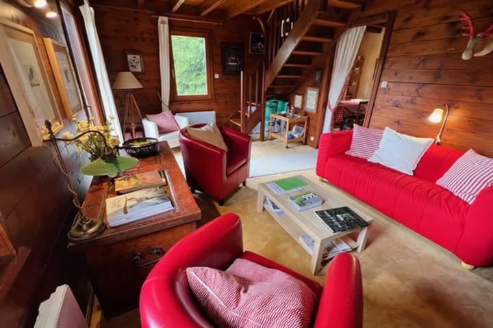 Gîte pour 3 personnes, avec jardin, adapté aux familles à Liézey