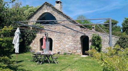 Gîte pour 16 personnes, avec jardin et terrasse à La Cresse