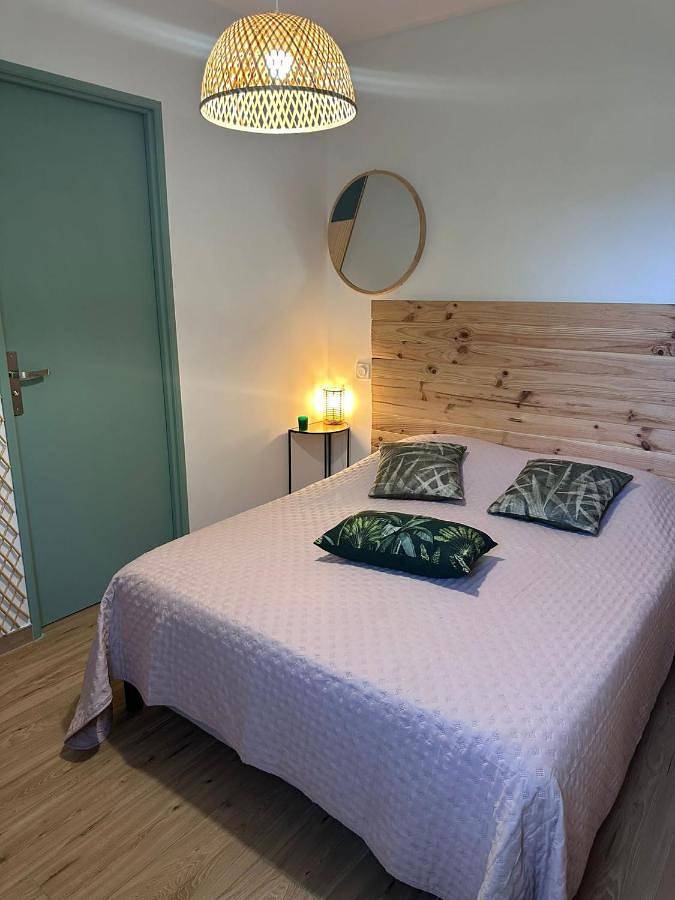 Gîte pour 2 personnes, avec terrasse ainsi que piscine et vue à Margon - 4