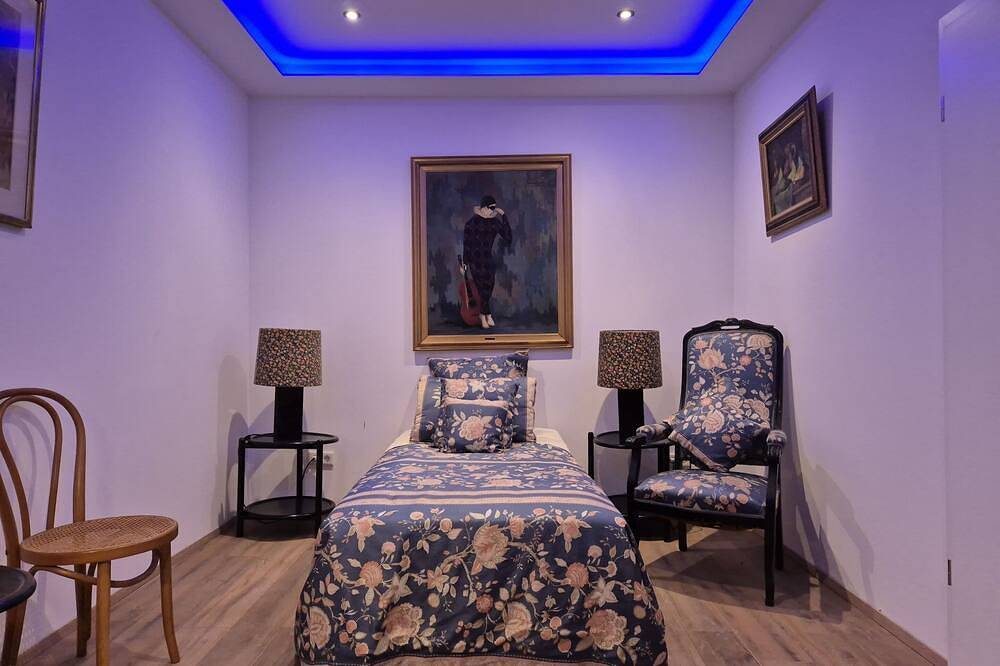 Entire apartment, Standard Apartment with Artistic Flair in Wuppertal, Bergisch region