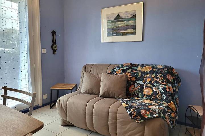 Ganze Wohnung, Direkt am Strand: Gemütliches Studio mit privatem Parkplatz in Merville-Franceville-Plage, Caen und Umgebung