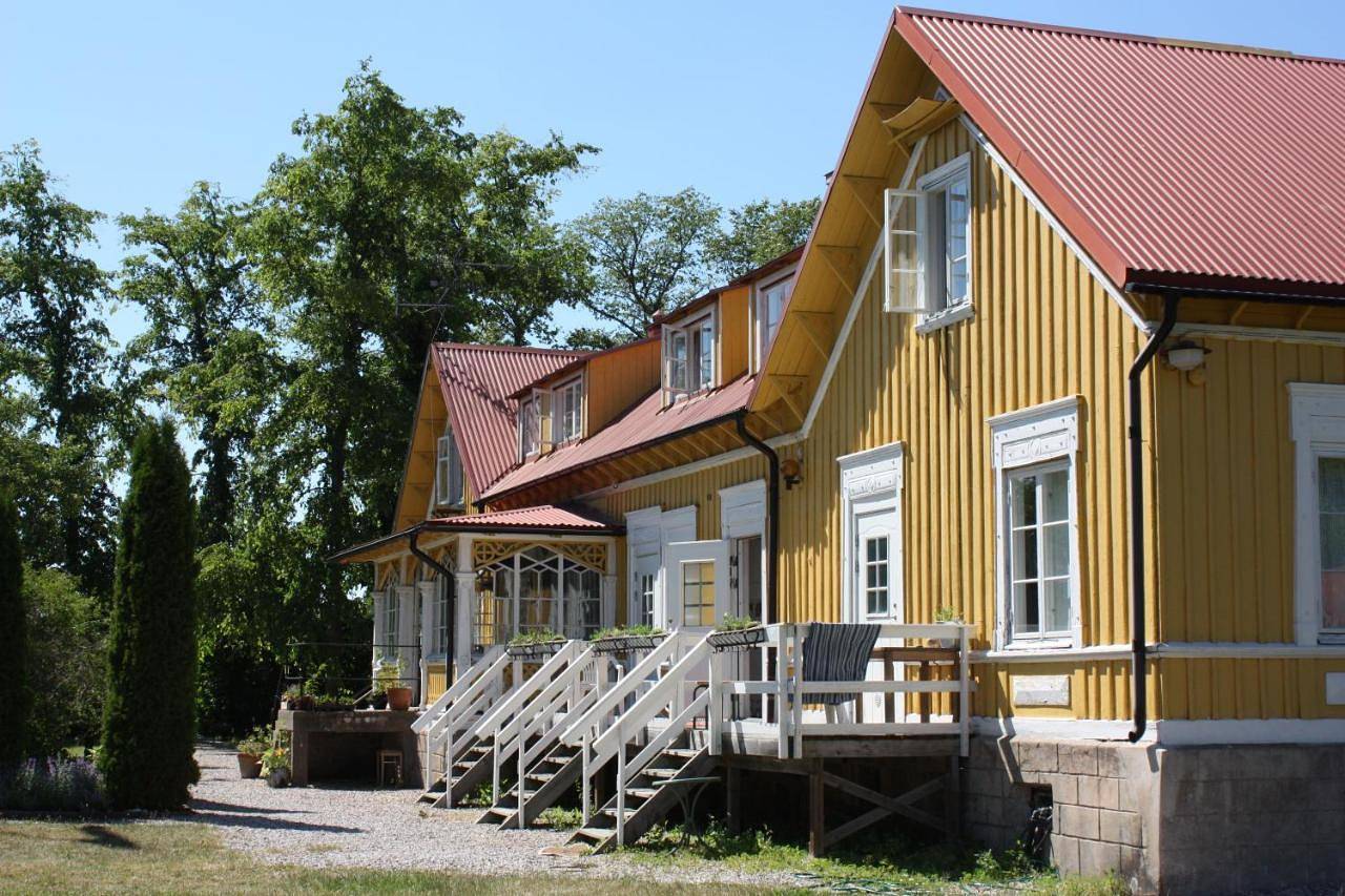 Gula Hönan Guest House in Gotland