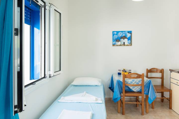 Estudio entero, Apartamento estudio 'Studios Ninemia Serifos 3' con vistas al mar, Wi-Fi y aire acondicionado. in Livadi, Serifos