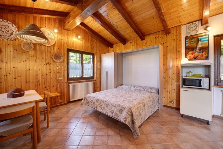 Casa vacanze 'Delle Delizie' con vista lago, giardino privato e aria condizionata in Sant'Ambrogio di Valpolicella, Provincia di Verona