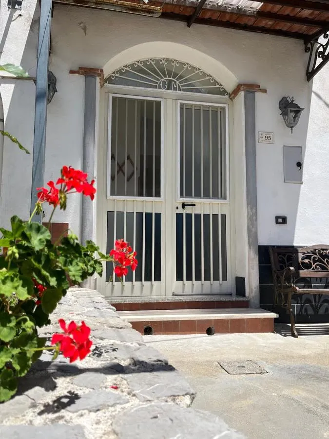 Casa vacanza per 6 persone, con panorama e giardino - 1
