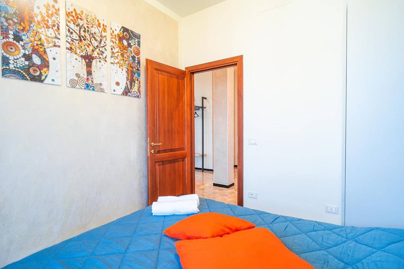 Entire apartment, Apartment 'Alloggio Gallinara' with Sea View, Wi-Fi and Air Conditioning in Albenga, Riviera di Ponente