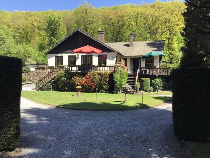 Location de vacances pour 4 personnes, avec vue et jardin à Bohan