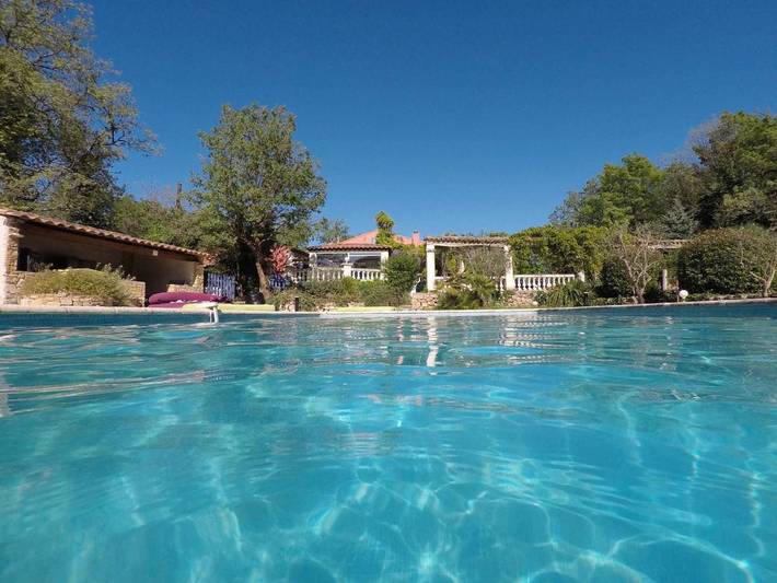 Chambre d’hôte pour 2 personnes, avec Terrasse et Jacuzzi ainsi que Jardin et Piscine