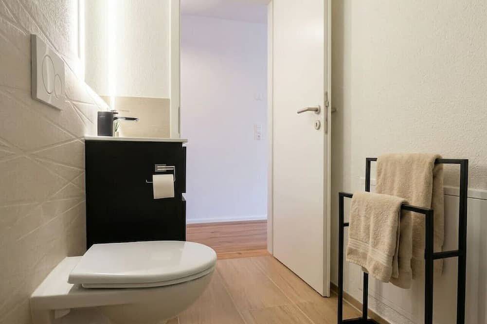 Ganze Wohnung, Riverfront Apt | Balcony | Zurich Airport | Wifi in Opfikon, Zürich Voralpen