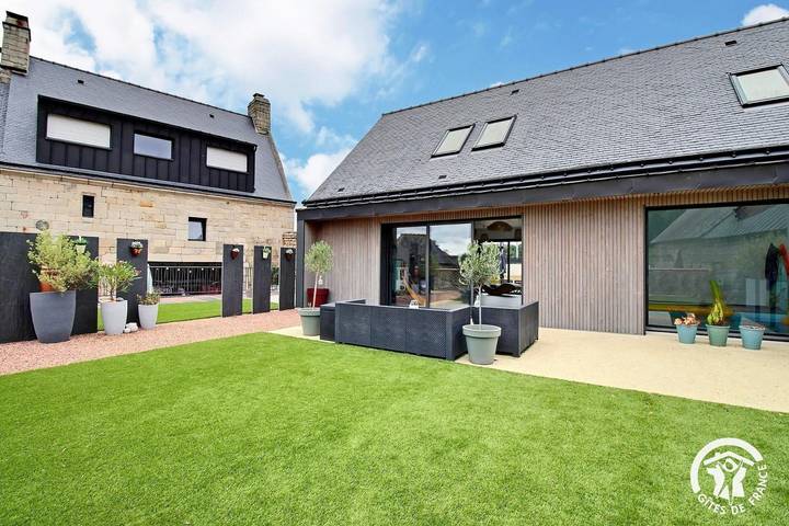Gîte pour 10 personnes, avec terrasse ainsi que jardin et piscine à Pluméliau - 3