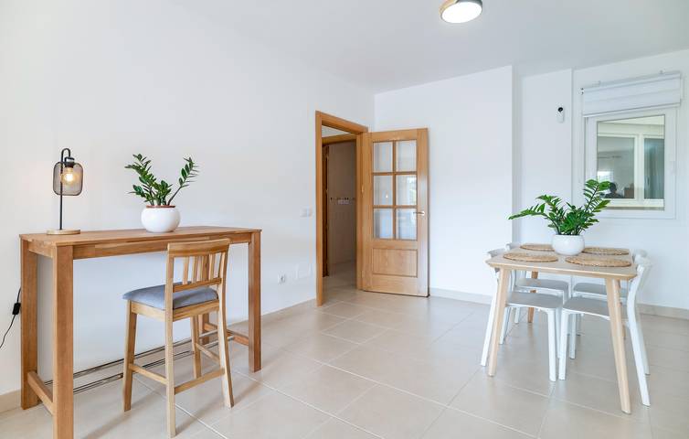 Ganze Ferienwohnung, Modernes Apartment mit Pool, WiFi in der Nähe von Restaurants - Viñuela in Alcaucín, Cordillera Penibética