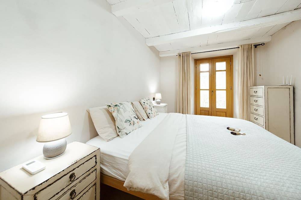 Spacious 7 bedroom air-conditioned villa with swimming pool in northern Tuscany in Licciana Nardi, Nationalpark Toskanisch-Emilianischer Apennin