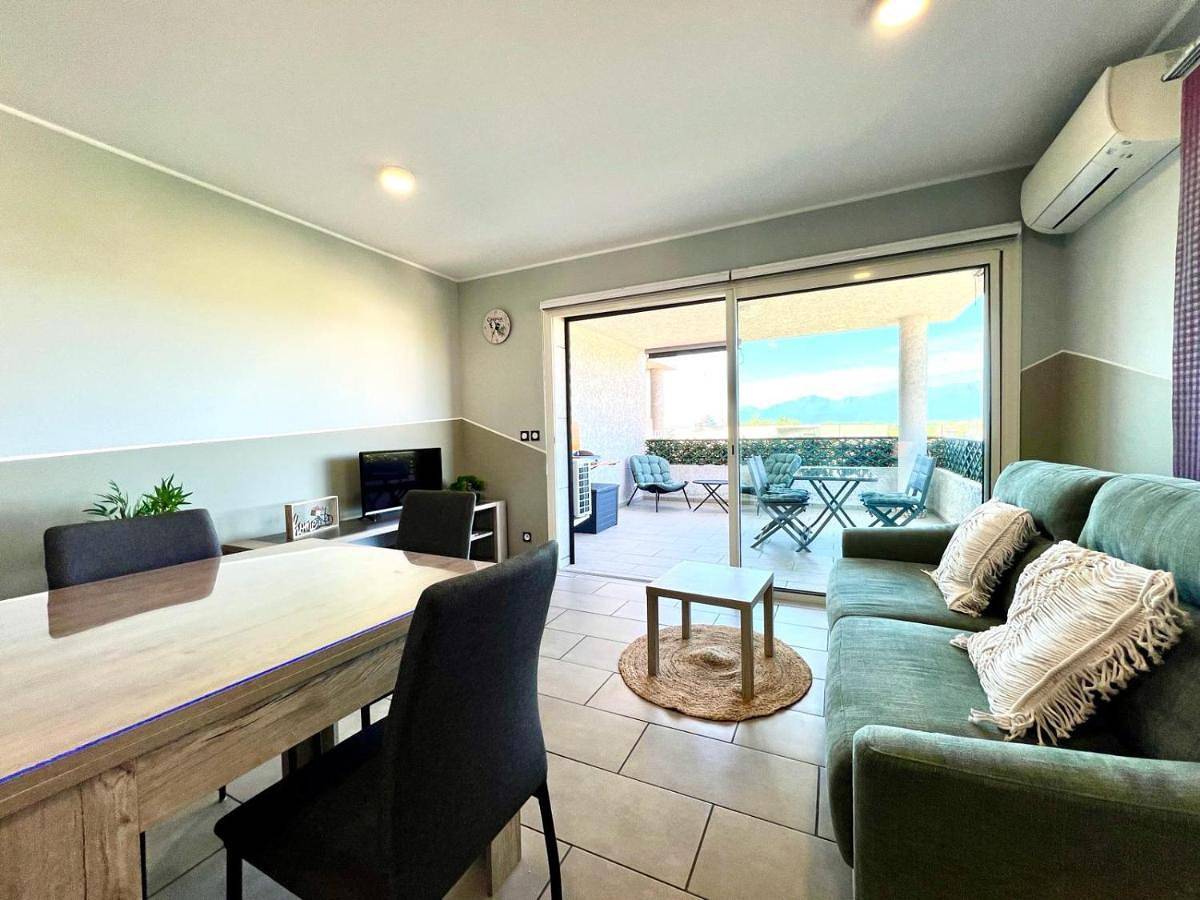 Appartement entier, One-Bedroom Apartment in Aléria, Arrondissement de Corte