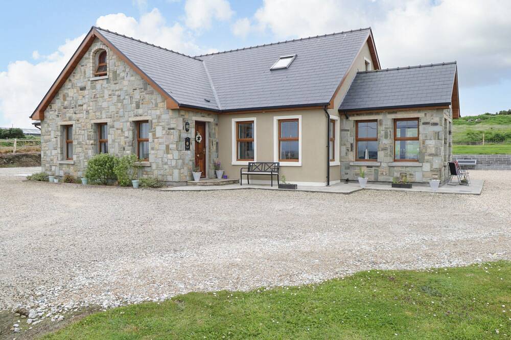 Tallagh Road, pet friendly, with open fire in Belmullet, County Mayo in County Mayo