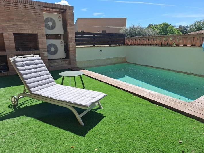 Gîte pour 6 personnes, avec Terrasse et Jardin ainsi que Piscine et Vue dans Llampaies