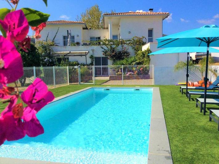 Appartement de vacances pour 5 personnes, avec piscine ainsi que terrasse et jardin
