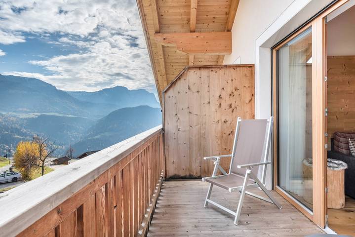 Hel lejlighed, Holiday Apartment 'Hatzes App Raschötz' with Mountain View, Balcony and Wi-Fi in Tschöfas, Lajen