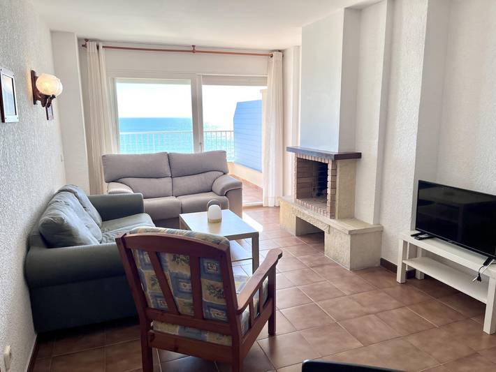 Appartement de vacances entier, Appartement spacieux en bord de mer avec une vue spectaculaire in Platja de l'Estany - el Mas Mel (Calafell), Calafell