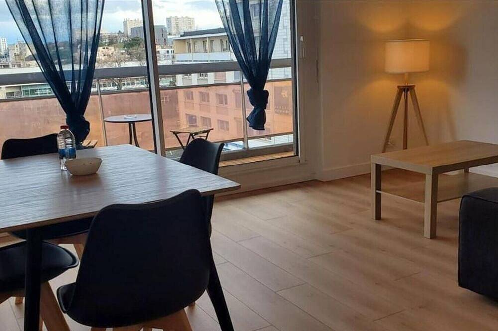 Appartement entier, L'Appartement Soleil - Clermont Centre in Clermont-Ferrand, Parc naturel régional des Volcans d'Auvergne