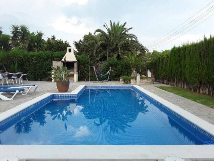 Location de vacances pour 8 personnes, avec jardin ainsi que terrasse et piscine, animaux acceptés dans Les Tres Cales - 4