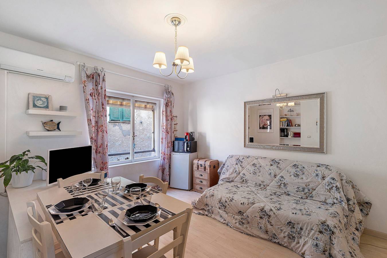 Apartamento entero, Apartamento 'La Casa de Iris con Plaza de Aparcamiento', Wi-Fi y Aire Acondicionado in Diano Marina, Diano Marina Municipio