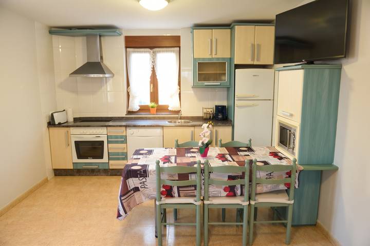 Apartamento entero, Apartamento acogedor en Mogro, 63 m² con piscina privada! in Mogro, Miengo