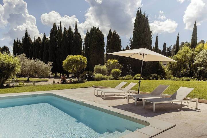 Location de vacances pour 4 personnes, avec piscine et jardin à Mas-Blanc-des-Alpilles
