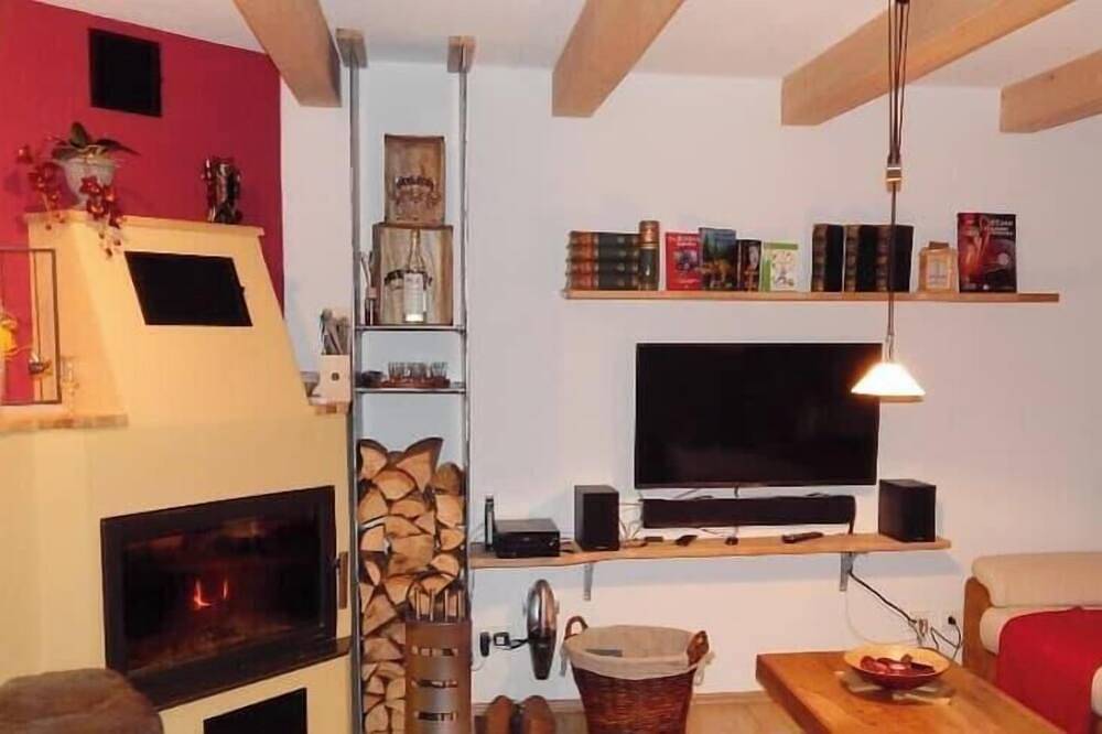 Ganze Wohnung, Liebevoll eingerichtete Ferienwohnung mit moderner Ausstattung und Terrasse in Pleystein, Naturpark Nördlicher Oberpfälzer Wald
