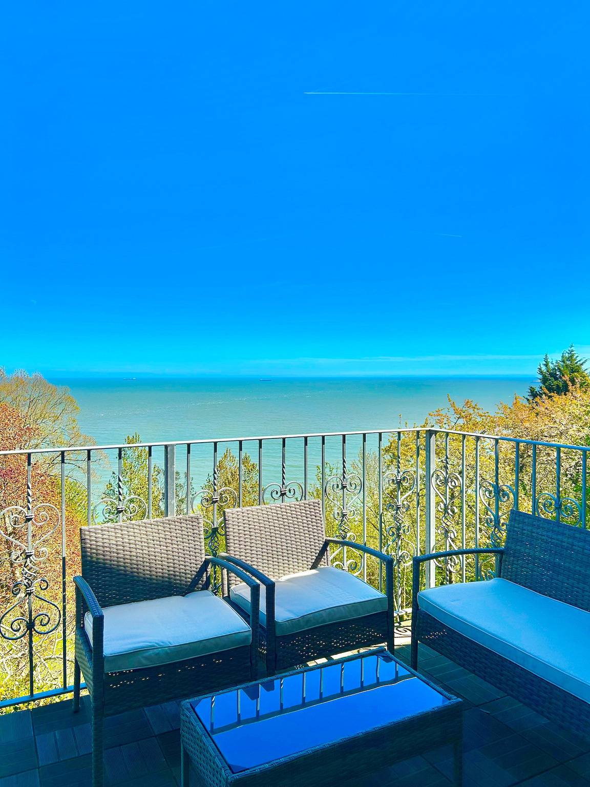 Entire apartment, Shanklin Stunning Sea Views in Shanklin, Isle of Wight