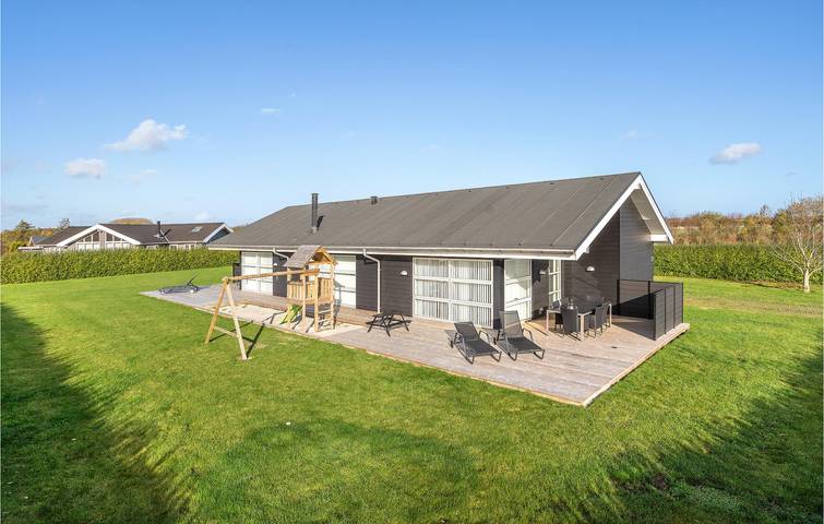 Ferienhaus für 12 Personen, mit Terrasse und Whirlpool sowie Garten und Sauna in Skovmose