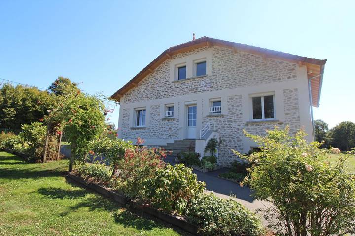 Gîte pour 11 personnes, avec Terrasse et Jardin