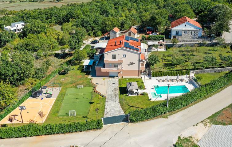 Reizende 2-Zimmer-Wohnung mit Pool in der Nähe des Flusses Ričina in Imotski, Makarska Riviera