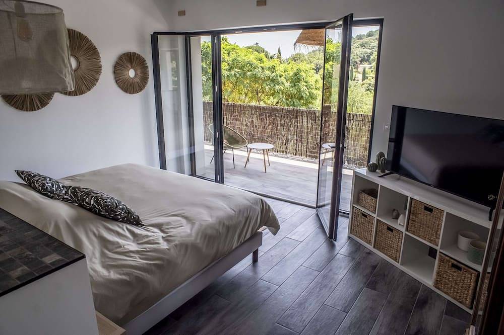 Villa Gianna, family hotel 5 minutes from the village of Anduze 8 people in Anduze, Cévennes