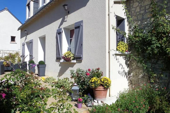Gîte Moderne 10 Pers. en Touraine avec Jardin, Wifi, Près de la Vienne et Vignobles de Chinon in Cravant-les-Côteaux, Vallée de la Loire