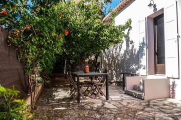Gîte pour 4 personnes, avec terrasse et jardin, animaux acceptés dans Theatre Galli Sanary Sur Mer