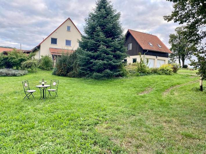 Ferienwohnung für 4 Personen, mit Balkon und Terrasse sowie Garten und Ausblick