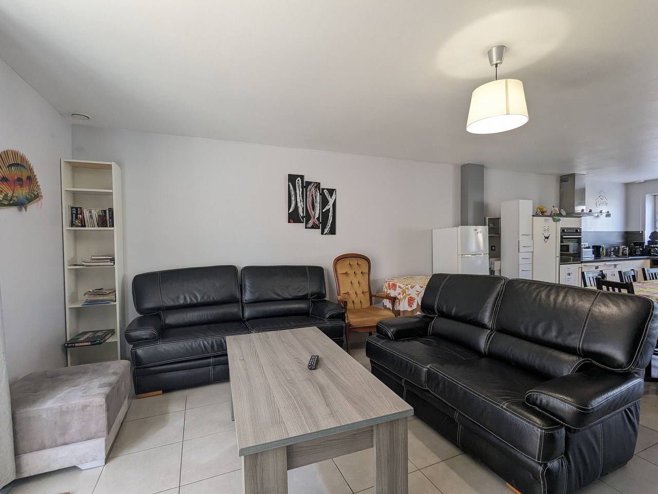 Chambre confortable avec salle d'eau privative, cuisine et salon communs, petit-déjeuner inclus. in Neuvy-Saint-Sépulchre, Région de La Châtre