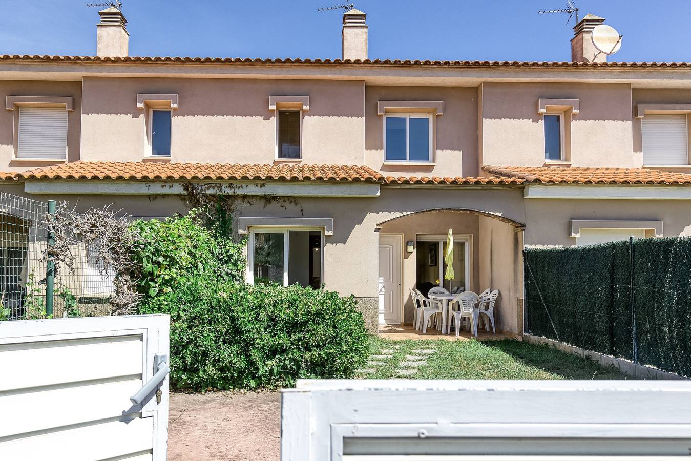 Casa Mallols: 4 Bedrooms with Shared Pool in l'Escala, Upper Empordà