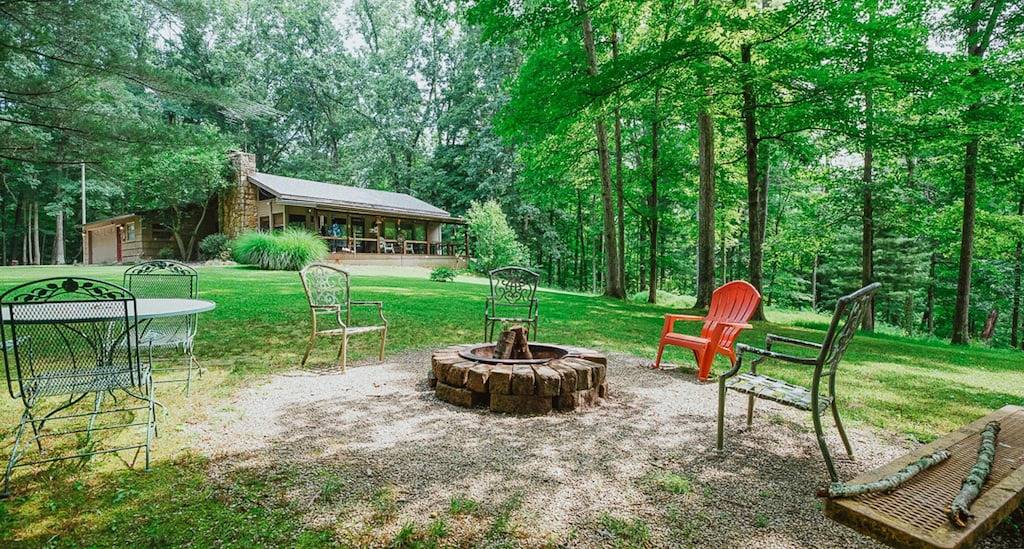Go fishing! Pet friendly! 4 miles to Nashville! in Brown County