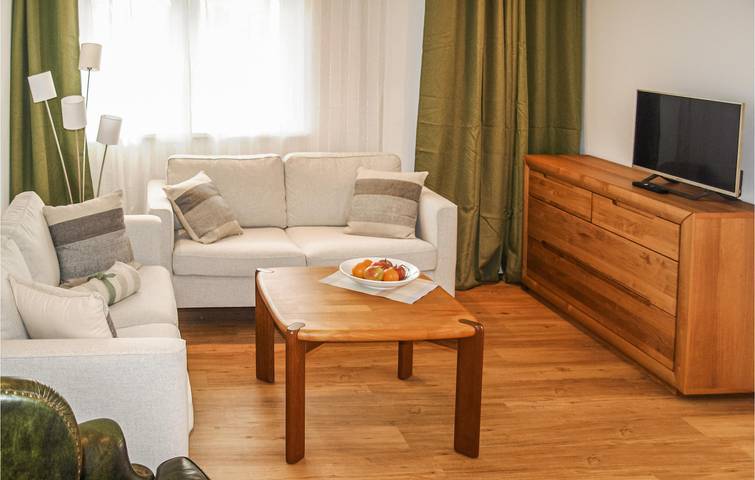 Apartamento vacacional entero, Acogedor apartamento con terraza, aparcamiento e Internet, cerca del río y del centro de la ciudad in Ribnitz-Damgarten, Vorpommern-Rügen