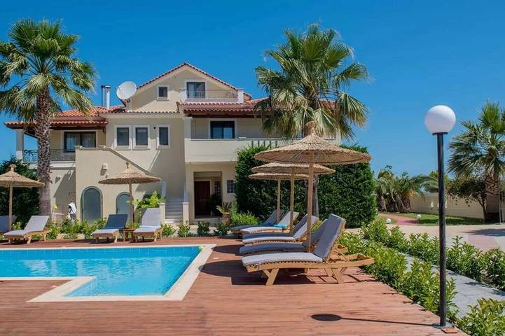 Apartment for 8 people, with pool and balcony in Planos