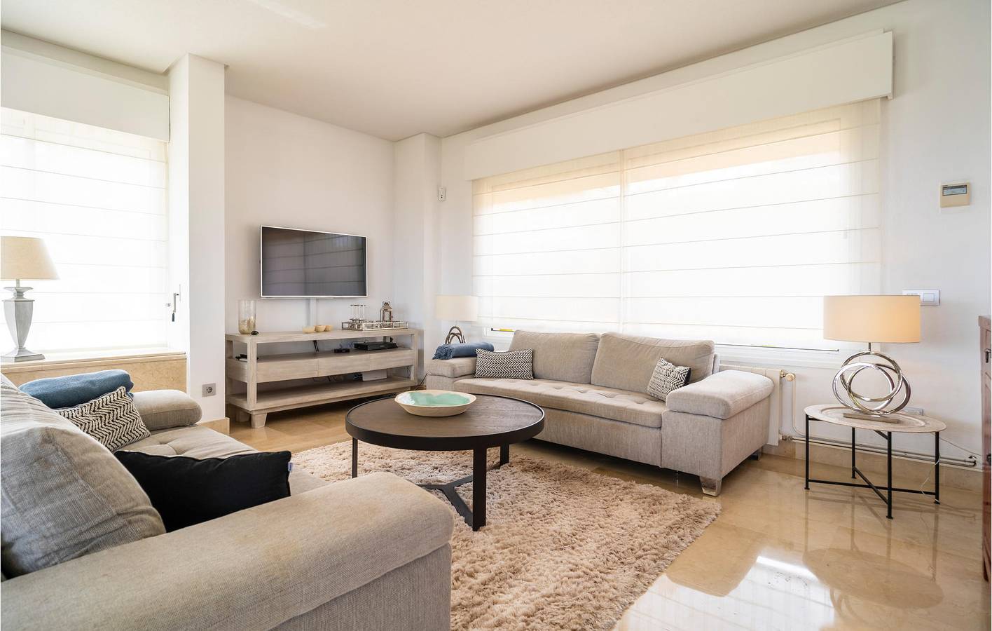 Gemütliches 1km Strand Apartment mit Parkplatz & Pool in Marbella Ost, Marbella
