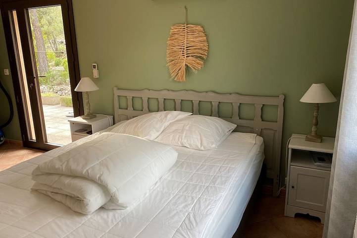 Gîte pour 2 personnes, avec terrasse et jardin dans Lac d'Esparron - 2