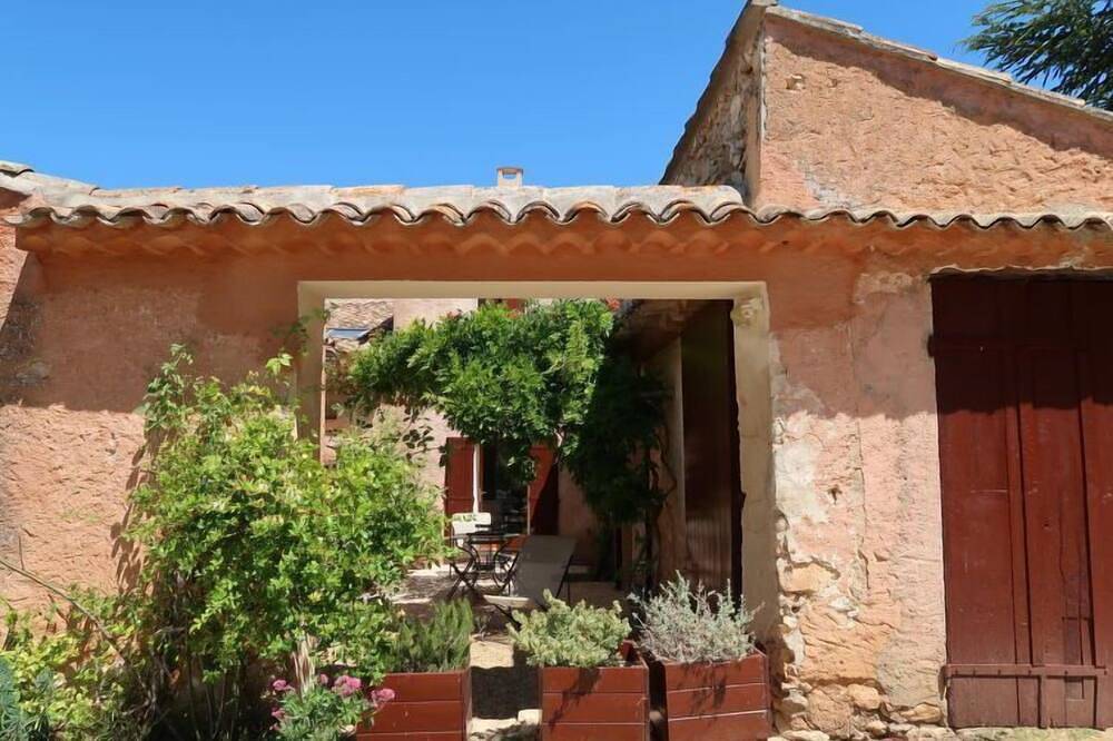 Les Huppes in Saint-Saturnin-lès-Apt, Parc naturel régional du Luberon