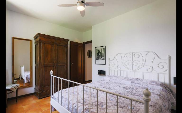 Location de vacances pour 6 personnes, avec vue et terrasse ainsi que jardin et vue sur le lac à Lenno - 4